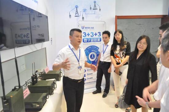國家工信部無線電管理局、福建省工信廳等領(lǐng)導(dǎo)一行蒞臨北峰通信參觀指導(dǎo)