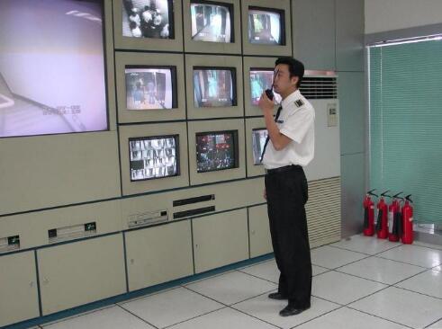 無線電掃盲貼：人們常說的U/V段是什么？
